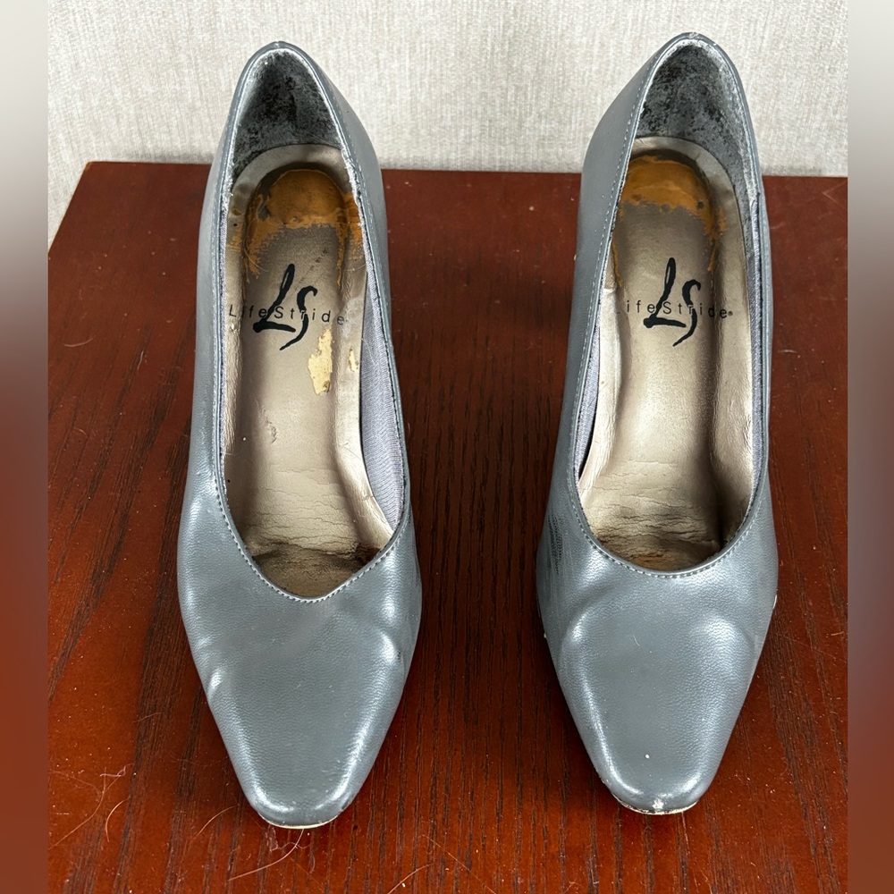 Gray Leather heels - Size 4B